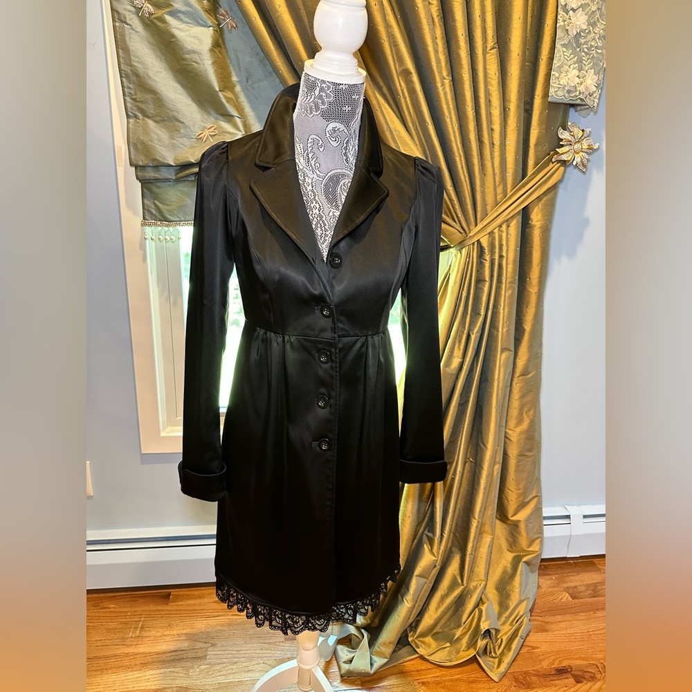 Mint condition, beautiful, vintage, hard to find a Betsey Johnson coat size 6